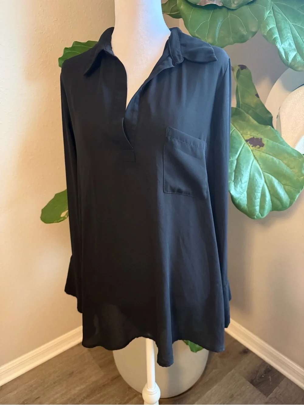 Pleione Black Long-Sleeve Button-Down Collared Shirt